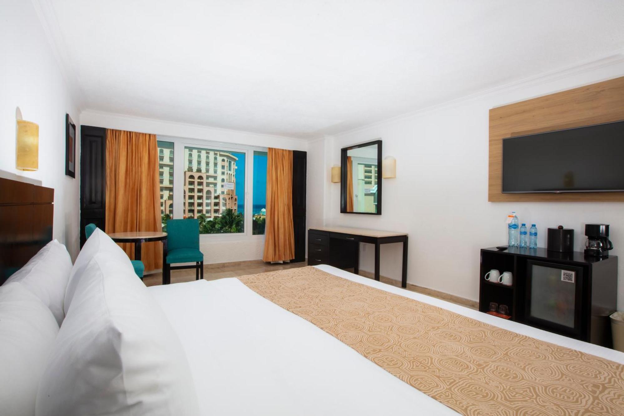 Krystal Cancun Bagian luar foto