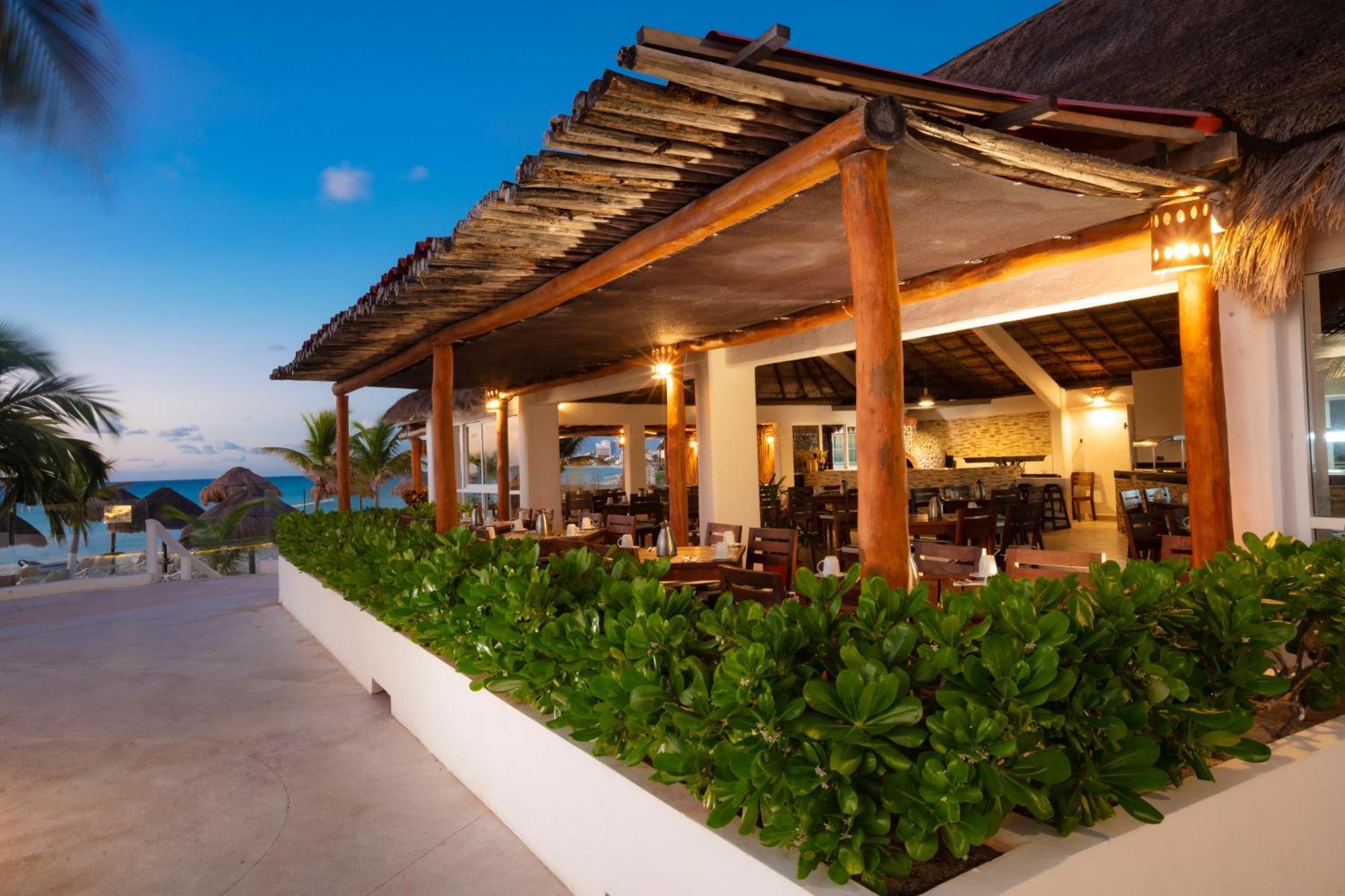 Krystal Cancun Bagian luar foto