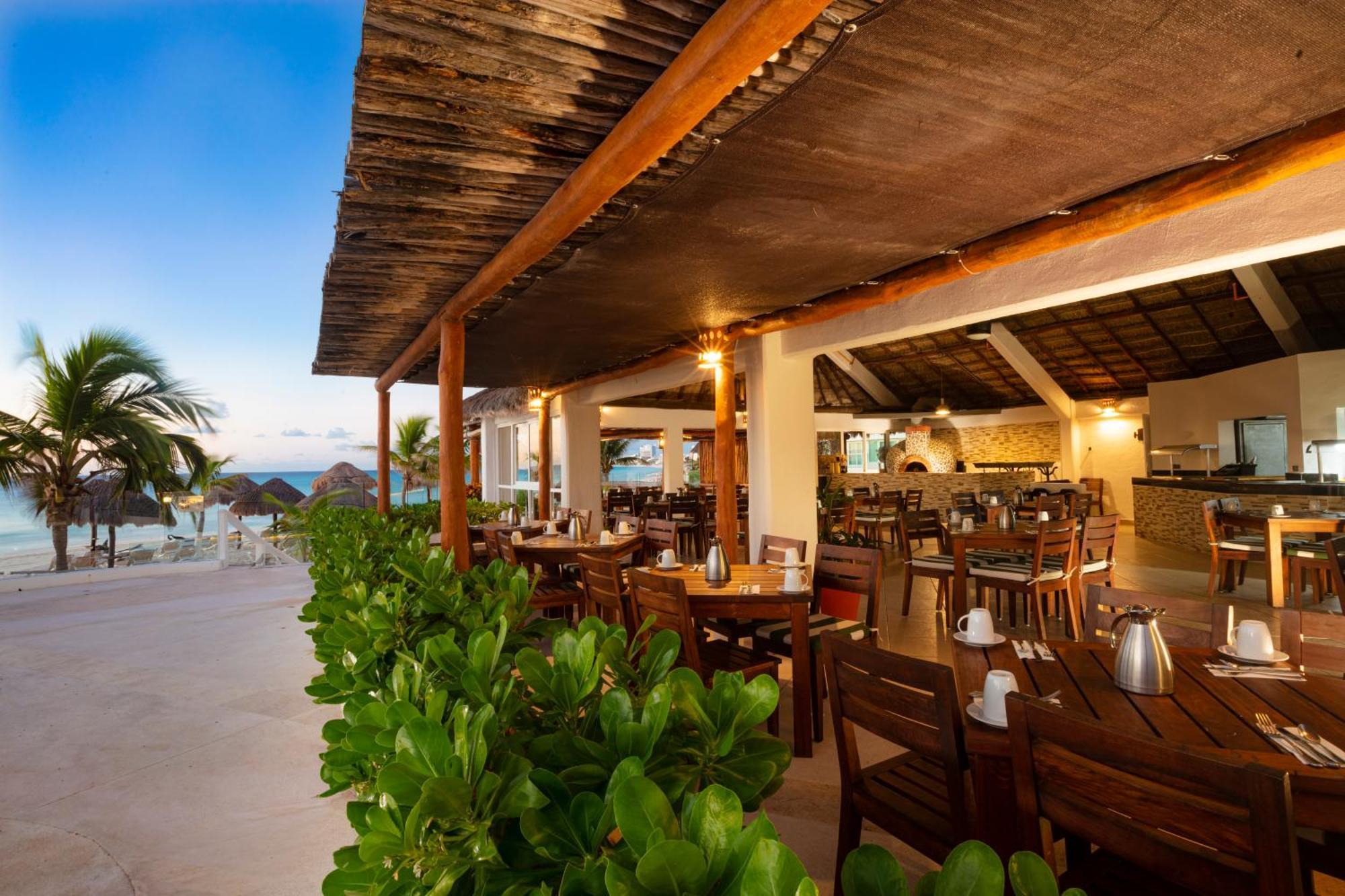 Krystal Cancun Bagian luar foto