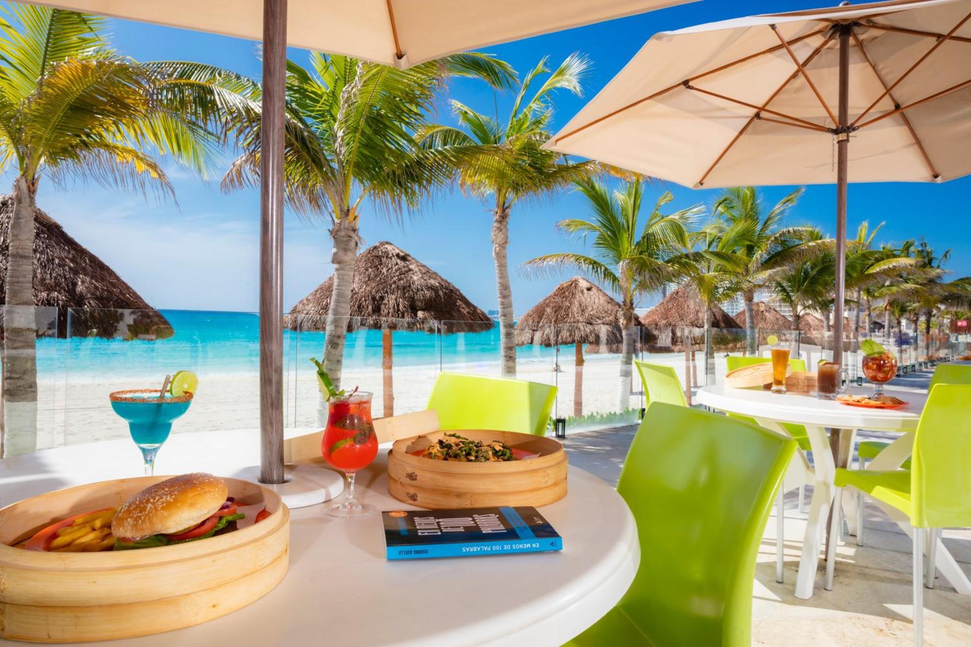 Krystal Cancun Bagian luar foto