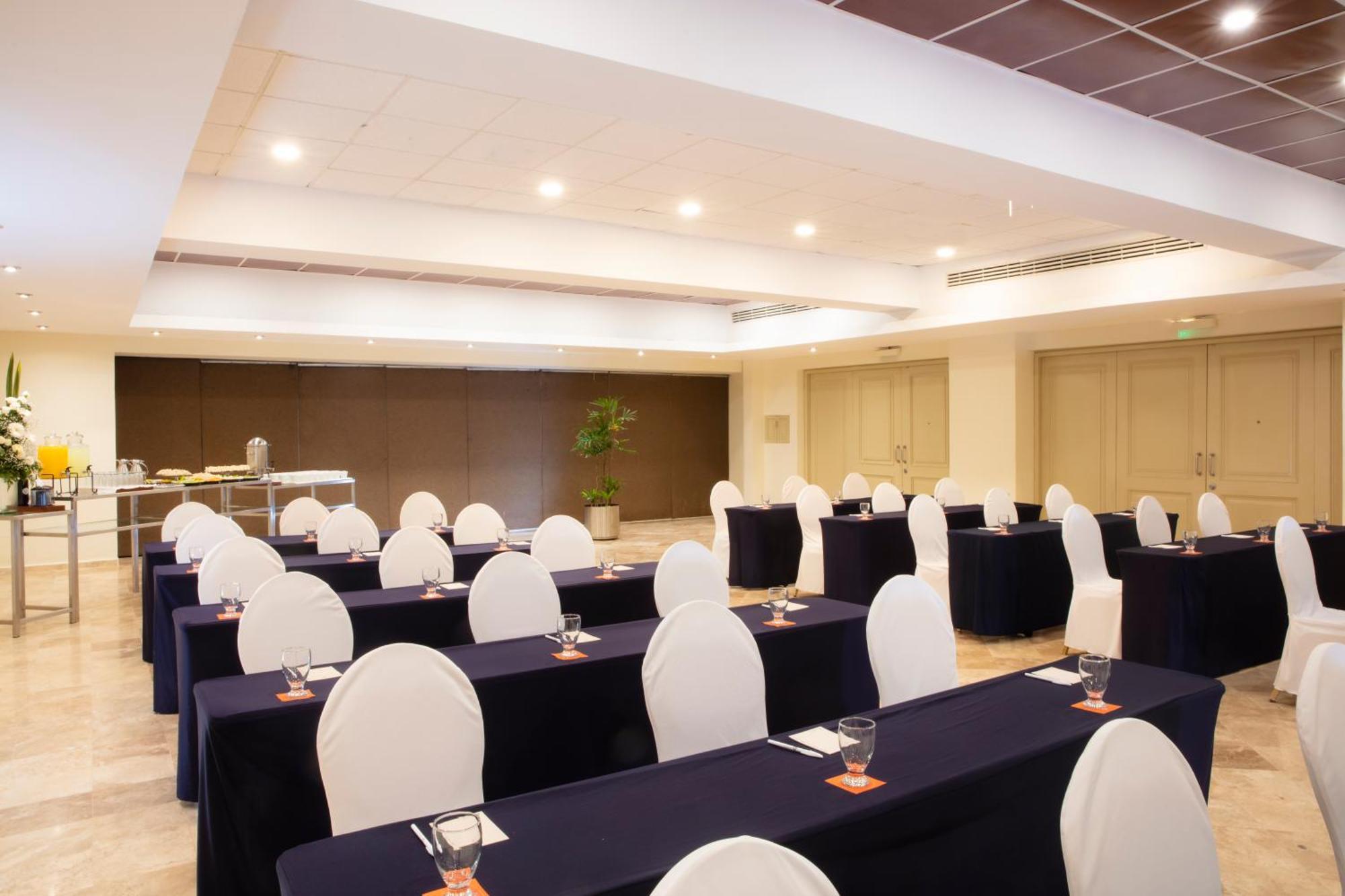 Krystal Cancun Bagian luar foto