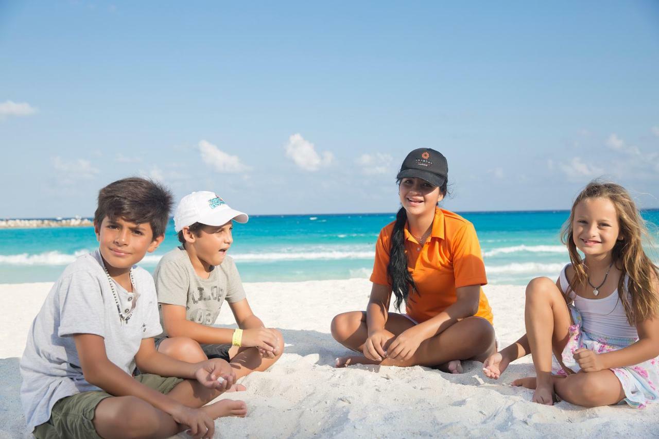 Krystal Cancun Bagian luar foto
